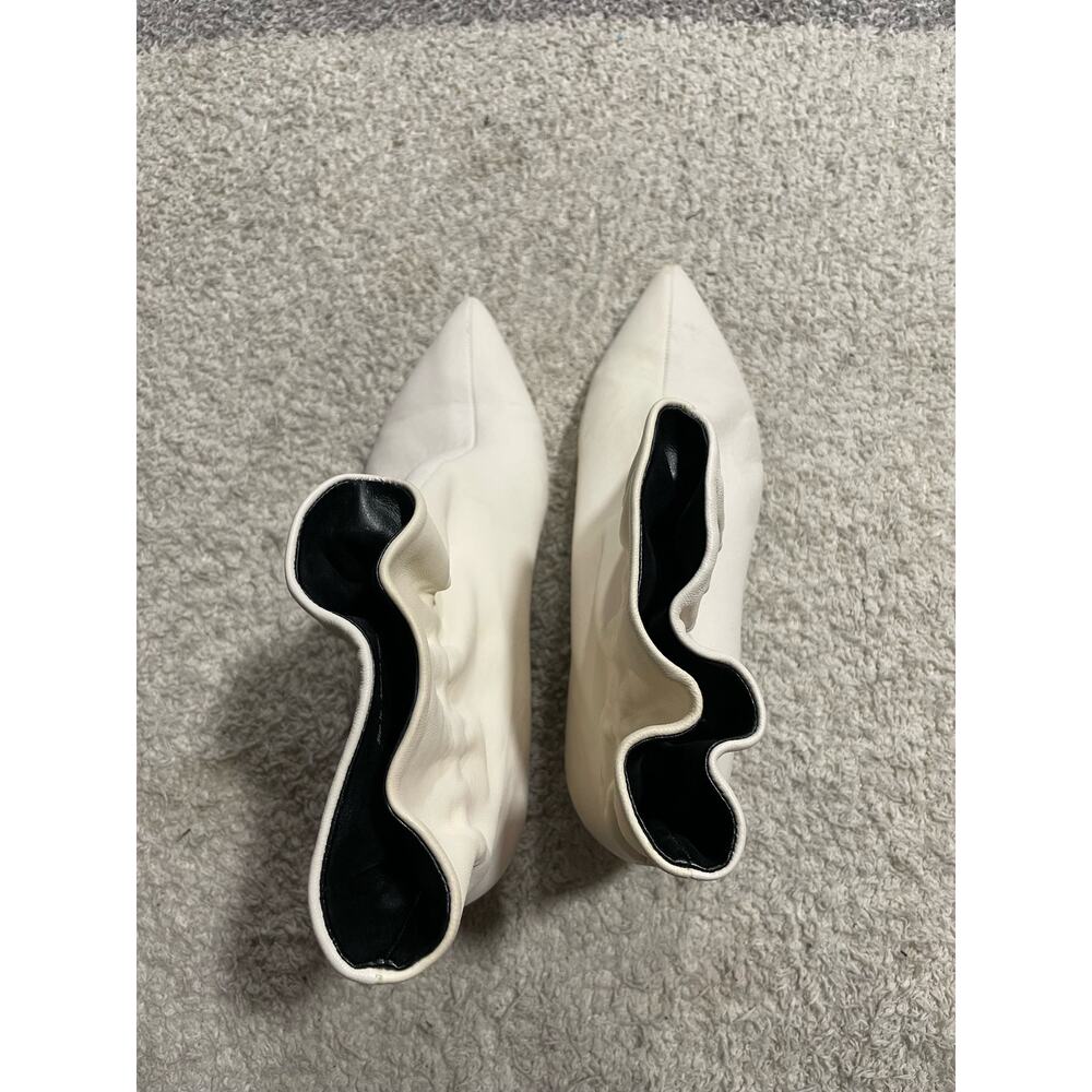 Dolce Vita Womens Sz 10 Rain Ankle Boot White Leather Pull On Ruched Pointed Toe - Picture 5 of 15